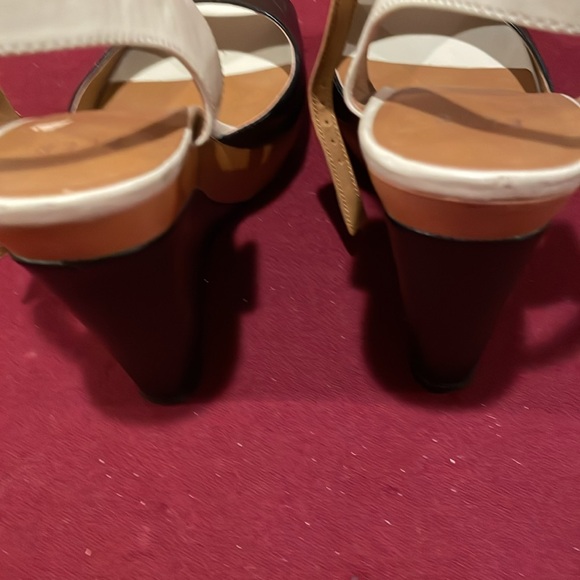 Elle 9M Platform Open Toe 5 1/4” Heel Sandals Black & Tan - Picture 7 of 8